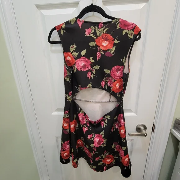 Forever 21 Cap Sleeve Floral Open Back Skater Dress (Size L) - Picture 2 of 3